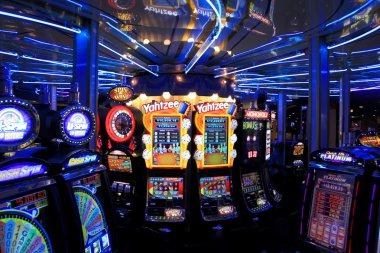 Payment method selection screen on joker123 slot showing DANA, OVO, GoPay, QRIS, and bank virtual account options